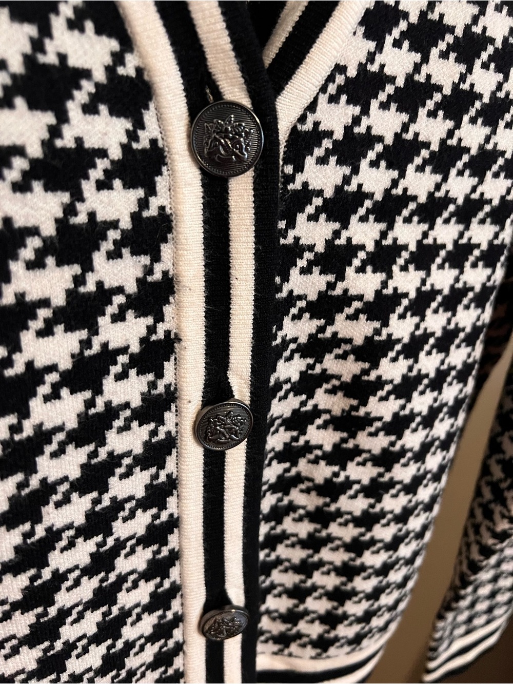 U.S. Size XL - Cyrus Black & White Houndstooth Button-Front V-Neck Cardigan - Picture 2 of 4